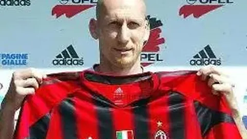 独家揭秘：曼联球星拉什福德神秘请假，实则无碍，明日即重返训练场！