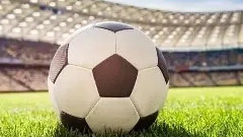 郑钦文明日挑战萨巴伦卡第六战，Queen Wen加油！——央视新闻客户端报道